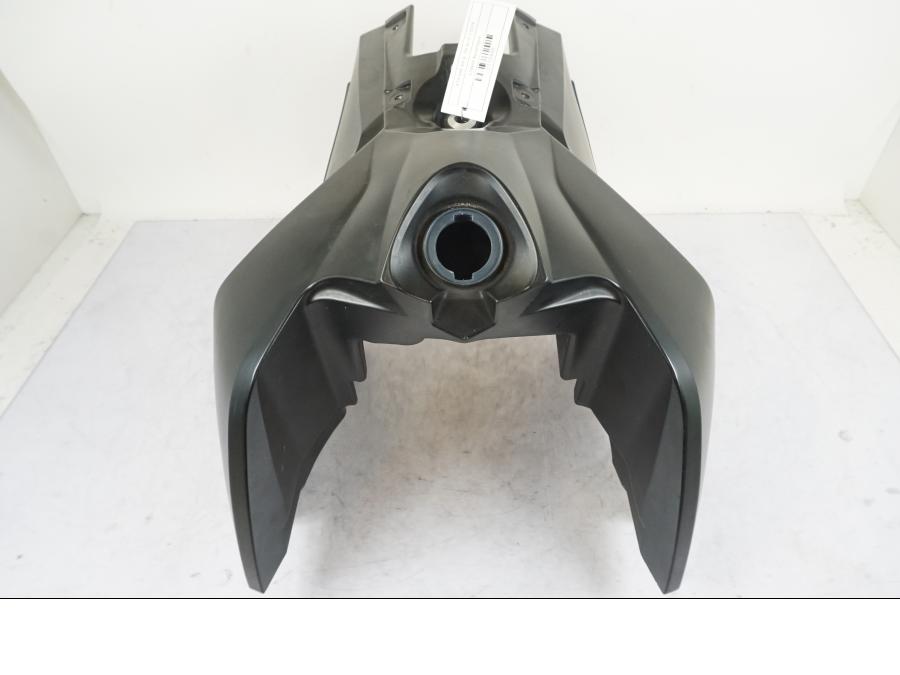 Snett uppifrån på Bensintank från en KTM 690 SM R -2009 motorcykel.