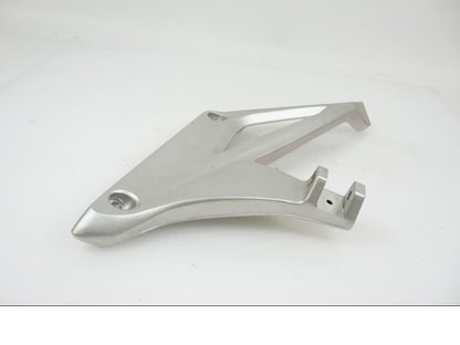 Höger sida på Fotpinnefäste från en BMW R 1250 RT -2022 motorcykel.