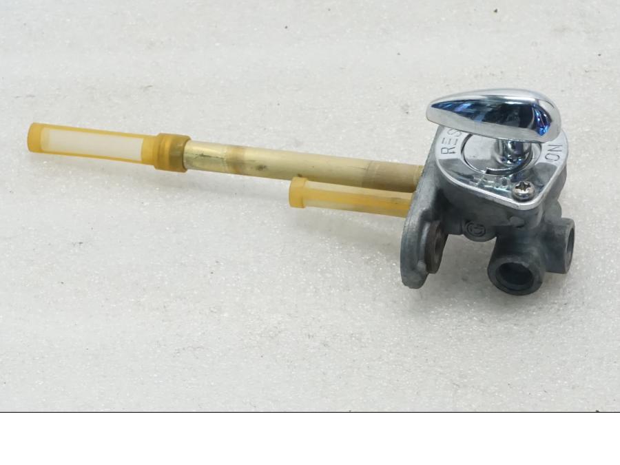 Framsidan på Bensinkran från en Yamaha XVZ 13TD -1999 motorcykel.