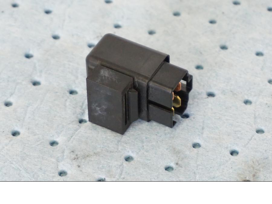 Höger sida på Relä från en Suzuki GSX-R 1000 -2008 motorcykel.