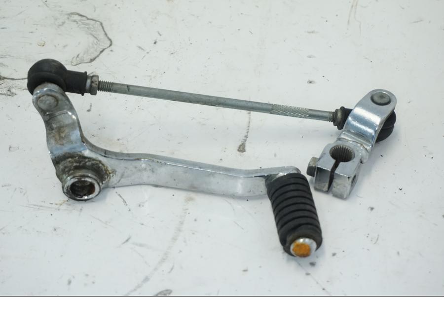 Snett nerifrån på Växelpedal från en Yamaha XV 535 -1995 motorcykel.