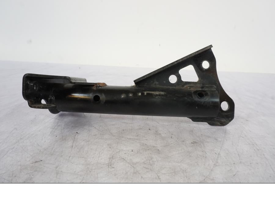 Baksidan på Toppkåpstag från en Kawasaki ER-6F -2010 motorcykel.