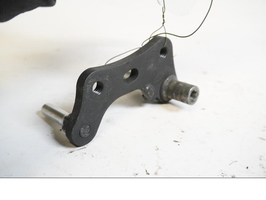 Framsidan på Bromsoksfäste från en Kawasaki Ninja 300 -2014 motorcykel.