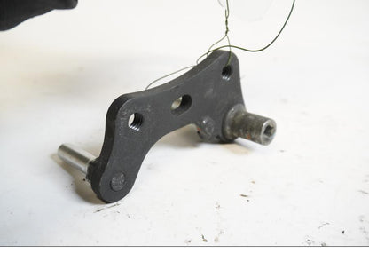 Framsidan på Bromsoksfäste från en Kawasaki Ninja 300 -2014 motorcykel.