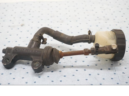 Baksidan på Bromshuvudcylinder från en Suzuki GSX 550 -1985 motorcykel.