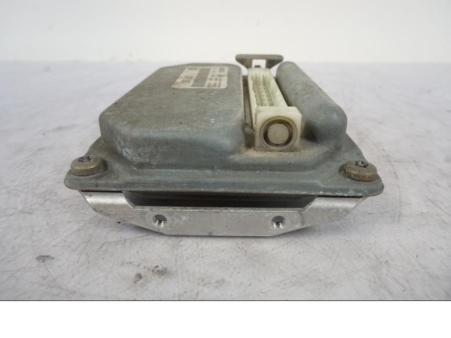 Snett uppifrån på Motronic styrenhet från en BMW R 1150 GS -2002 motorcykel.