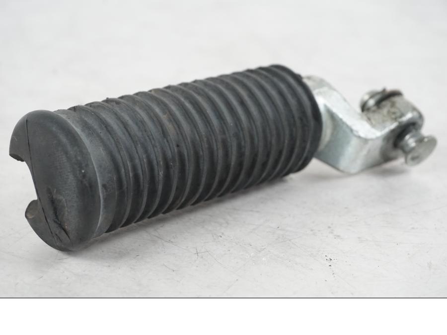 Vänster sida på Fotpinne från en H-D Softail FXCW Rocker -2008 motorcykel.