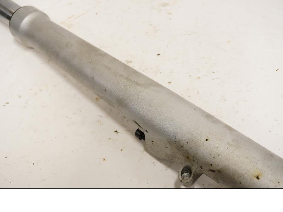 Höger sida på Gaffelben från en BMW K 1200 LT -2004 motorcykel.