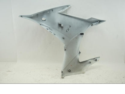 Baksidan på Sidkåpa från en Yamaha XJ 6 -2011 motorcykel.