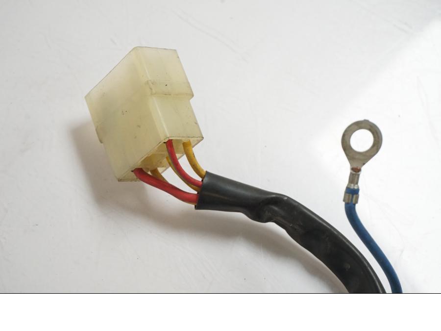 Höger sida på Likriktare från en Aprilia RS 125 -2000 motorcykel.