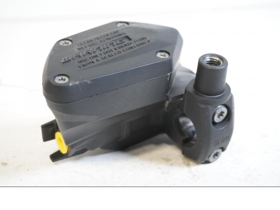 Höger sida på Bromshuvudcylinder från en BMW R 1200 GSA -2014 motorcykel.