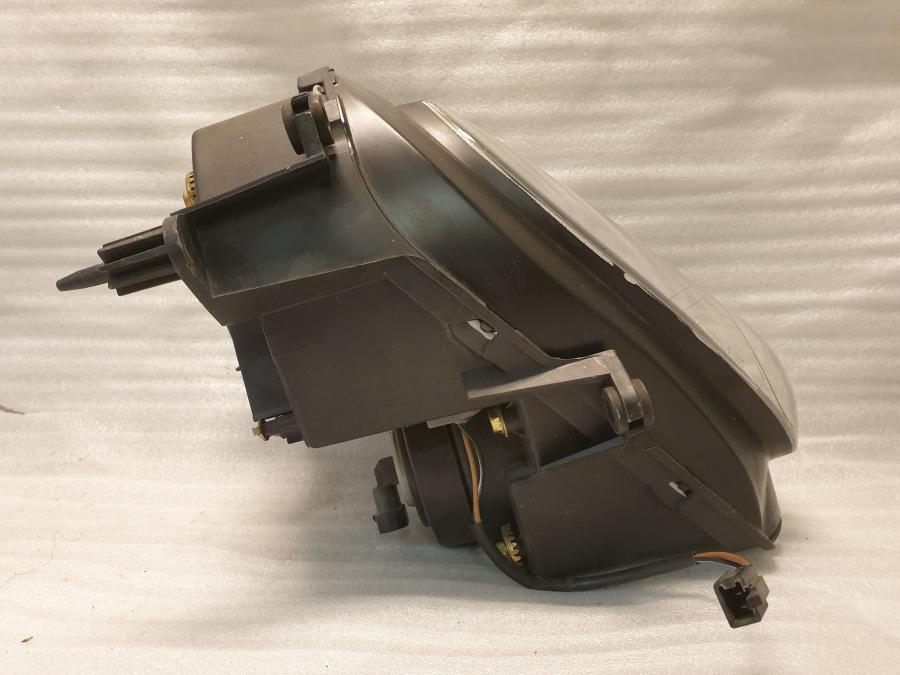 Höger sida på Strålkastare från en Suzuki GSX 1300 R -1999 motorcykel.