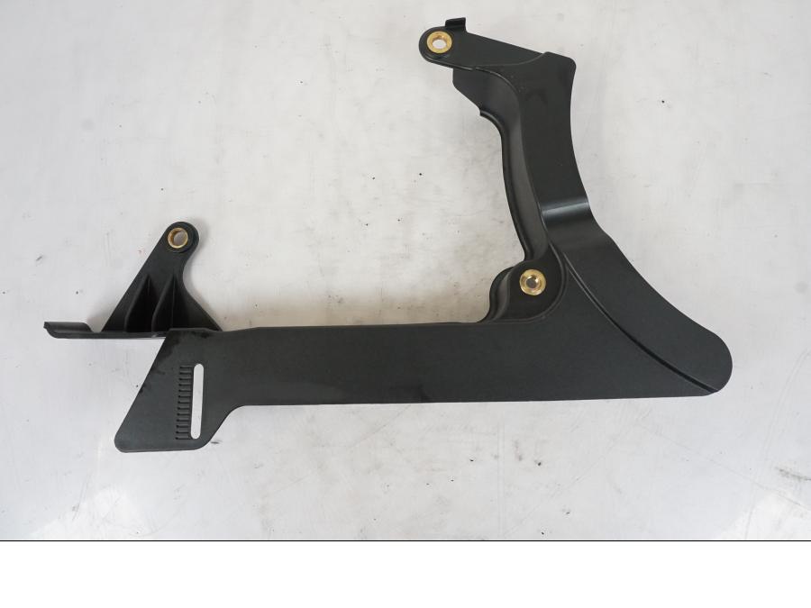 Framsidan på Remskydd från en H-D Softail Sport Glide FLSB -2022 motorcykel.