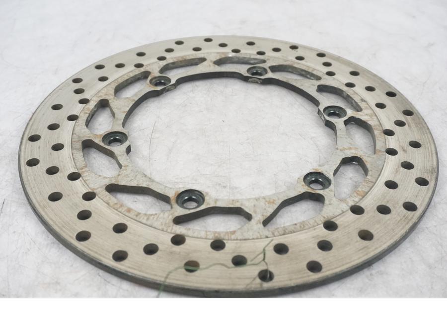 Höger sida på Bromsskiva från en Yamaha MT-01 -2009 motorcykel.