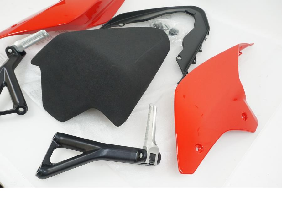 Baksidan på Bakvinge från en Ducati Panigale V4S -2022 motorcykel.