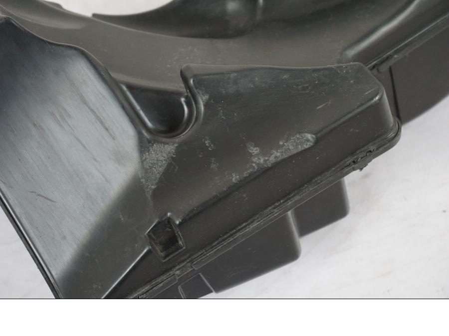 Extrabild2 på Luftrör från en Suzuki GSX-R 750 -2006 motorcykel.