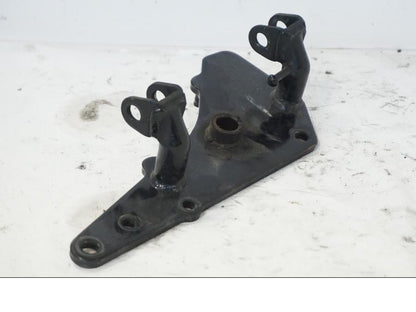 Snett nerifrån på Fotplattefäste från en Kawasaki VN 1500 -1996 motorcykel.