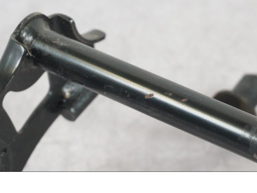 Baksidan på Strålkastarfäste från en Suzuki GSF 1250 -2010 motorcykel.