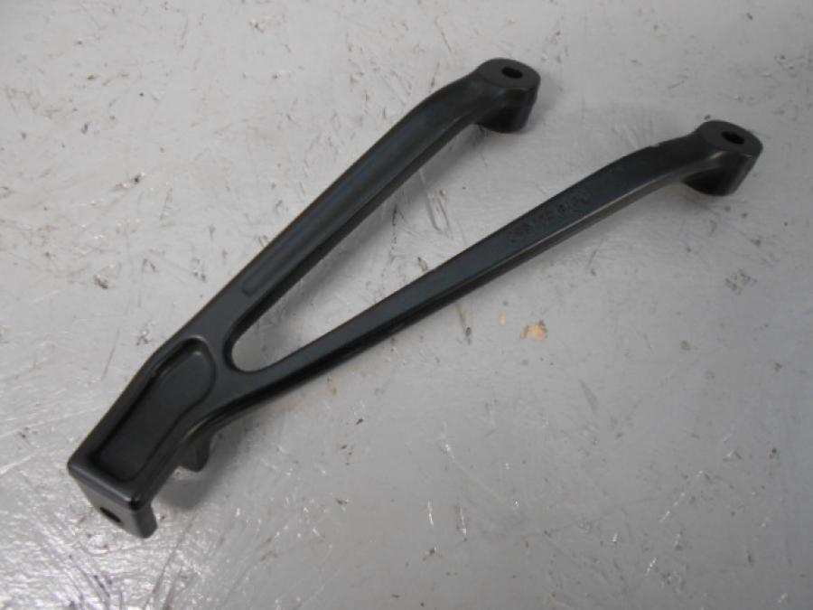 Baksidan på Fotpinnefäste från en BMW S 1000 RR -2015 motorcykel.