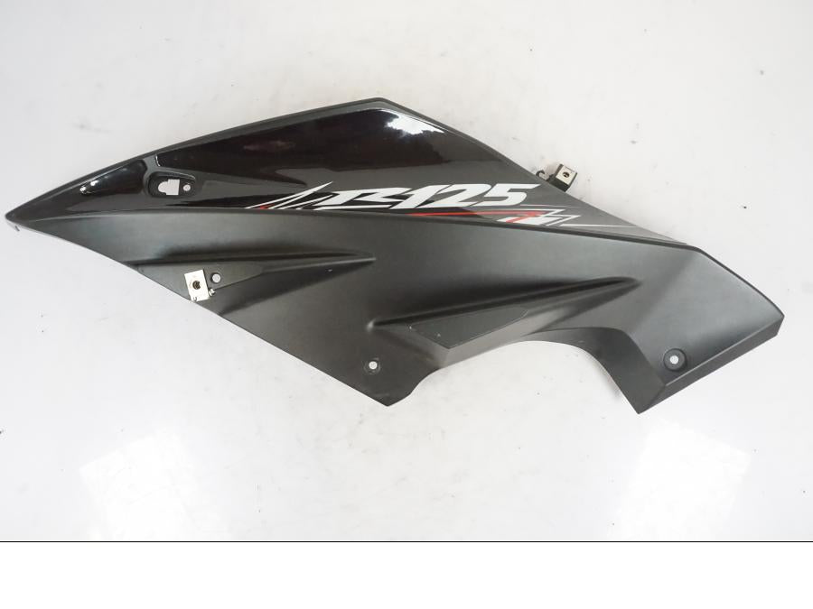 Framsidan på Sidkåpa från en Yamaha YZF-R 125 -2008 motorcykel.