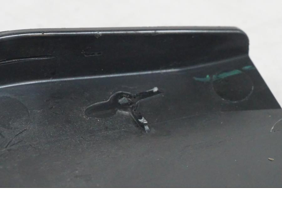 Snett nerifrån på Bensintankskåpa från en Yamaha MT-09 -2019 motorcykel.