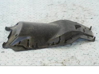 Snett uppifrån på Undertail från en Suzuki GSX 1300 BK -2008 motorcykel.