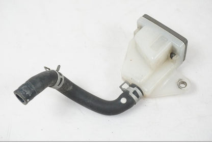 Framsidan på Bromsvätskebehållare från en Suzuki SV 650 S -2005 motorcykel.