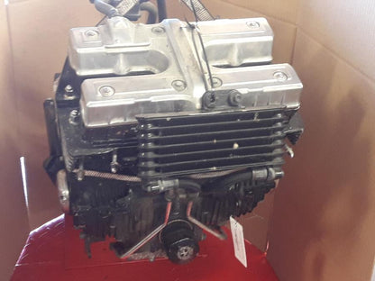 Vänster sida på Motor från en Honda CB 750 SF -1999 motorcykel.