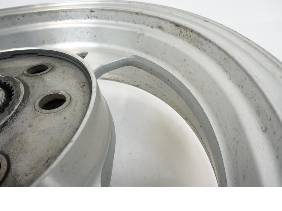 Extrabild2 på Fälg från en Kawasaki VN 1500 Mean Streak -2002 motorcykel.