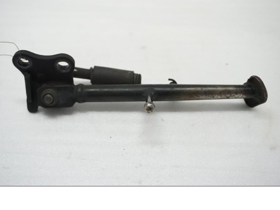 Framsidan på Sidostöd från en Honda CBR 900 RR -1998 motorcykel.