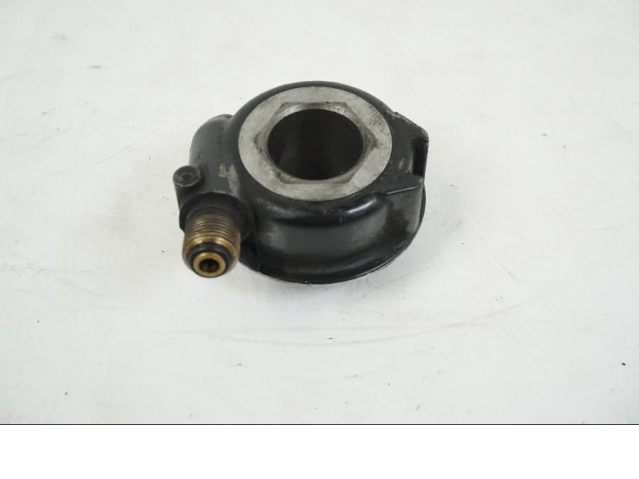 Höger sida på Hastighetsdrivning från en Yamaha XJR 1300 -2002 motorcykel.