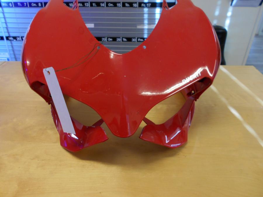 Vänster sida på Toppkåpa från en Ducati 899 Panigale -2014 motorcykel.