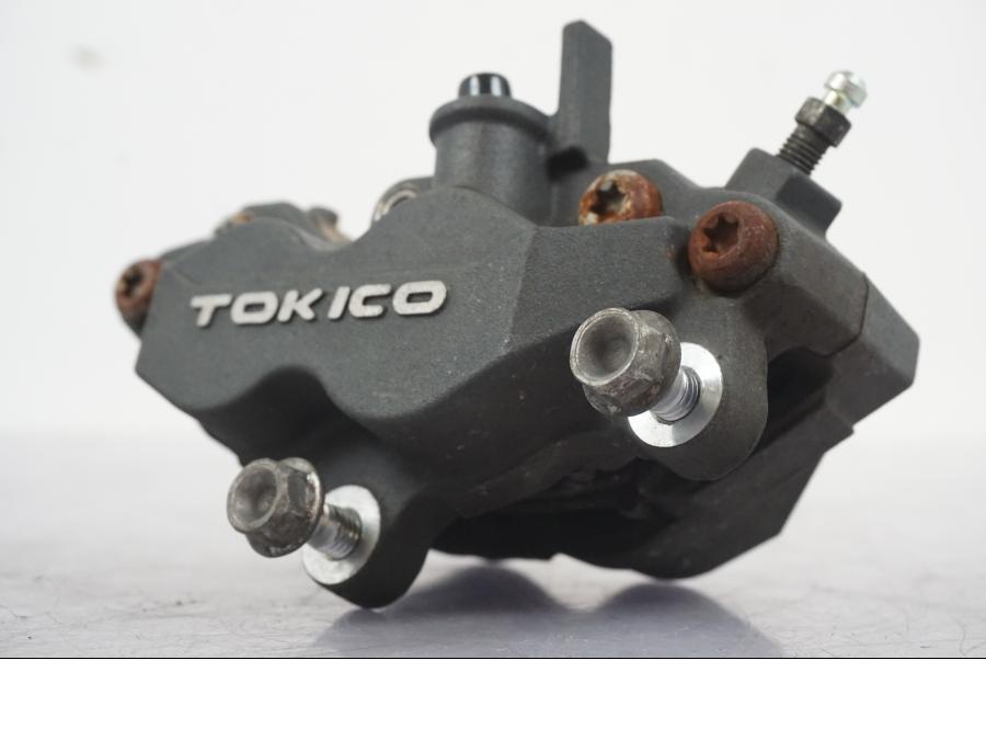 Vänster sida på Bromsok från en Suzuki GSF 1250 -2010 motorcykel.