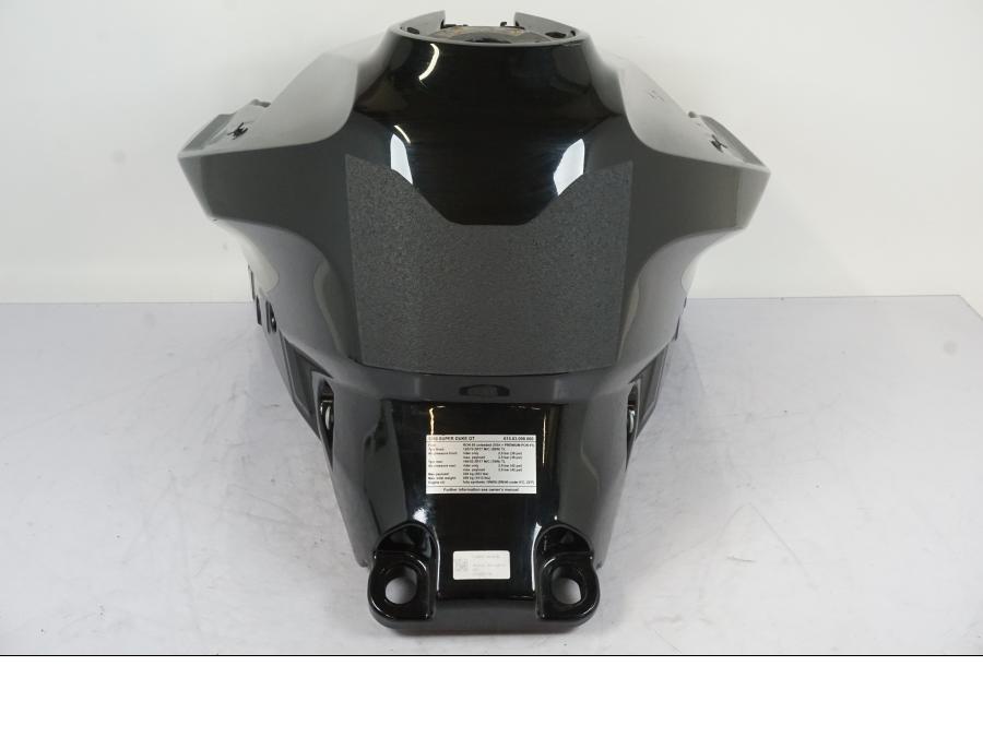 Höger sida på Bensintank från en KTM 1290 Super Duke -2019 motorcykel.