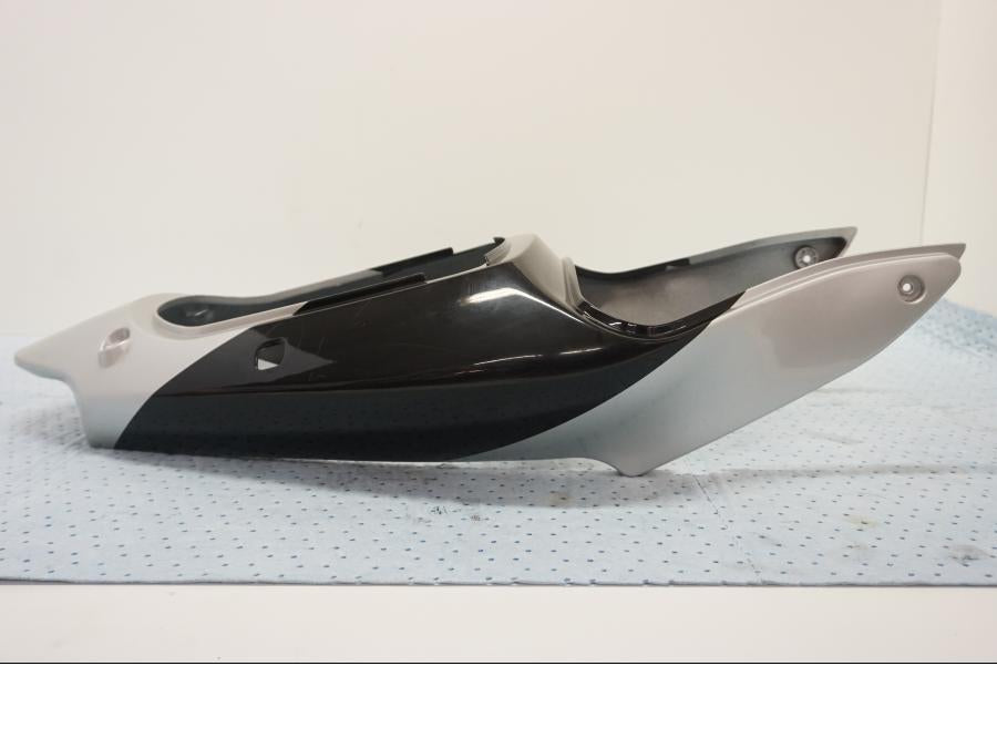 Framsidan på Bakvinge från en Kawasaki ZX-6R -2000 motorcykel.