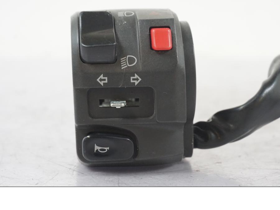 Baksidan på Styrelreglage från en Kawasaki ZZ-R 1400 -2009 motorcykel.