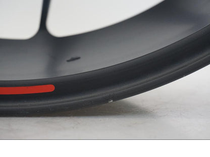 Extrabild2 på Fälg från en Ducati Streetfighter S -2011 motorcykel.