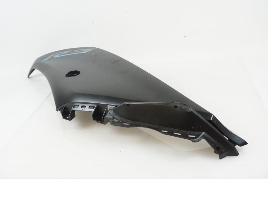 Höger sida på Sidkåpa från en Yamaha YZF R3 -2022 motorcykel.