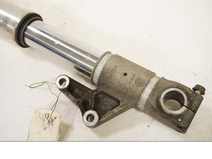 Baksidan på Gaffelben från en Ducati Monster 620 -2004 motorcykel.