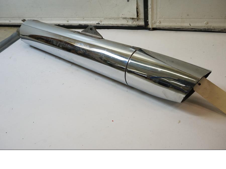 Framsidan på Ljuddämpare från en Honda GL 1800 -2004 motorcykel.