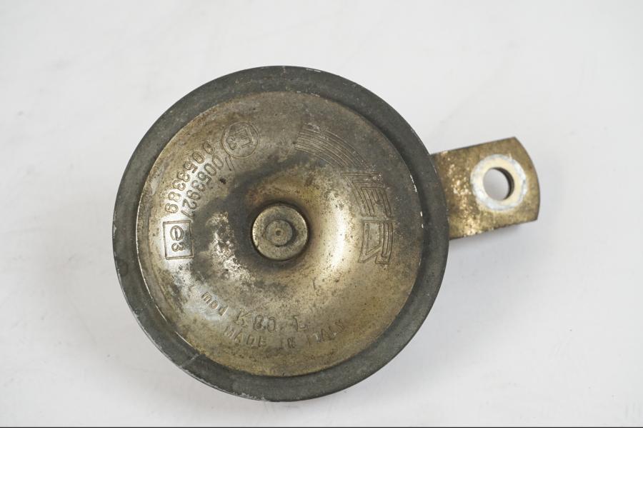 Framsidan på Signalhorn / Tuta från en Aprilia RS 125 -2000 motorcykel.