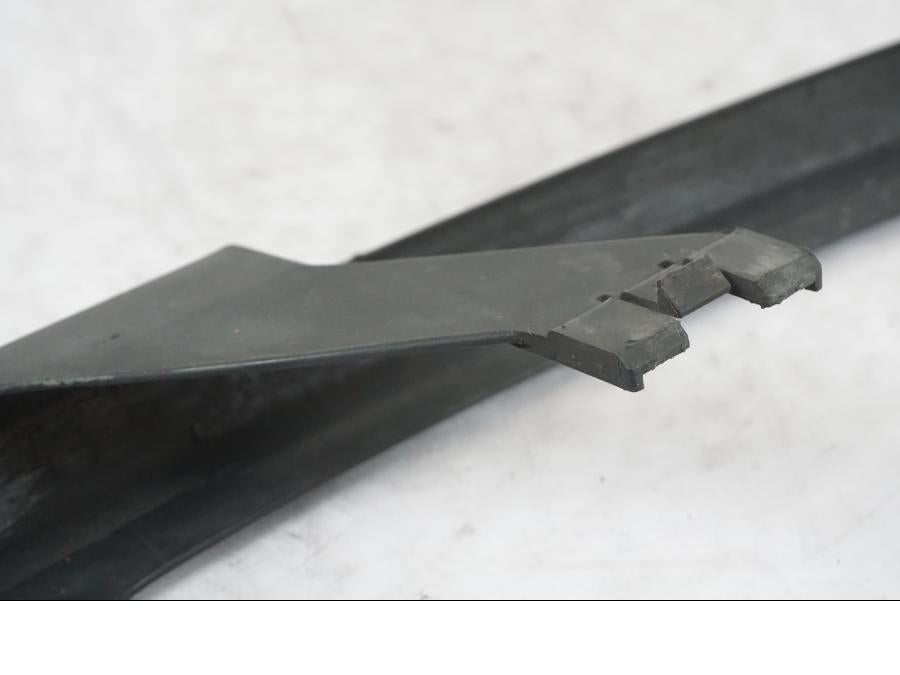 Snett uppifrån på Kedjeskydd från en Kawasaki ZZ-R 1400 -2009 motorcykel.