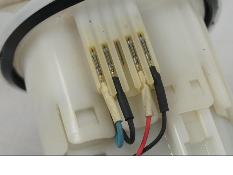 Vänster sida på Bensinpump insprut från en Yamaha MT-07 -2019 motorcykel.