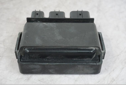 Snett nerifrån på Reläbox från en Kawasaki ZX-6R -2006 motorcykel.