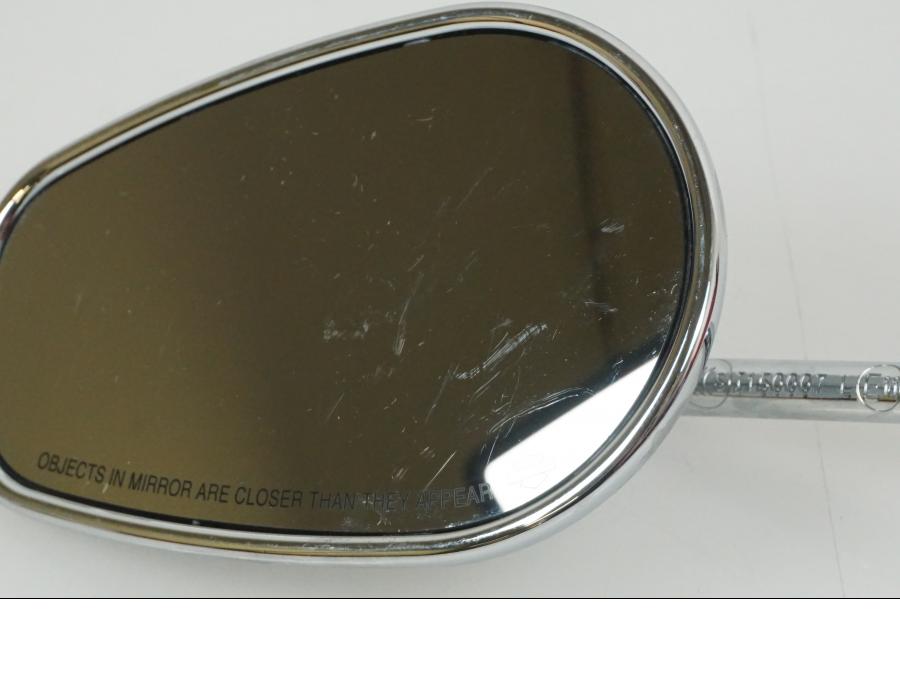 Snett uppifrån på Backspegel från en H-D FXDB -2016 motorcykel.