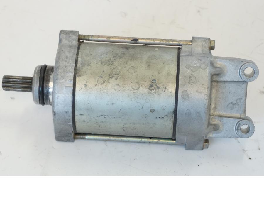 Höger sida på Startmotor från en Honda CBR 900 RR -2001 motorcykel.