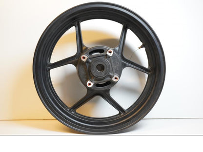 Framsidan på Fälg från en Kawasaki Z 750 -2009 motorcykel.