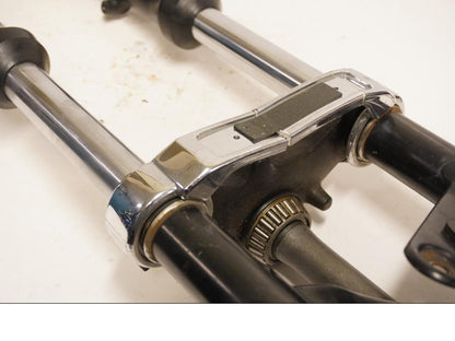 Vänster sida på Gaffelpaket från en Suzuki GSX 400 -1984 motorcykel.