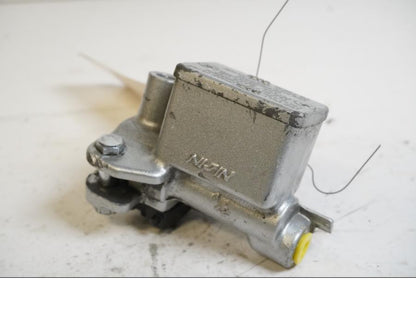 Framsidan på Bromshuvudcylinder från en Suzuki DRZ 400 -2006 motorcykel.