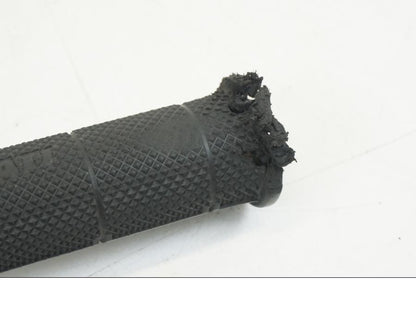 Baksidan på Gasreglage från en Ducati Hyperstrada -2013 motorcykel.